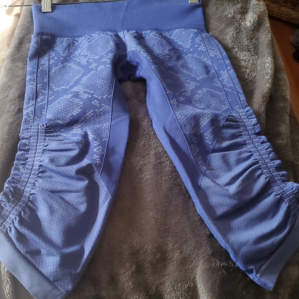 Lululemon crops - Picture 3 of 3